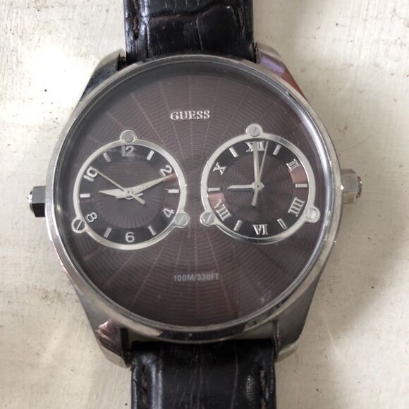 Guess Watch Water Resistant Leather Band W70004G2 Needs Battery - Picture 1 of 2